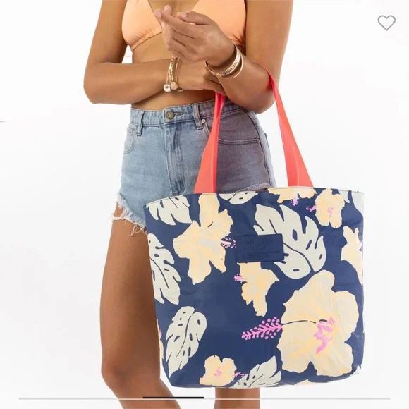ALOHA Collection Pape’ete Day Tripper Tote - Picture 3 of 6